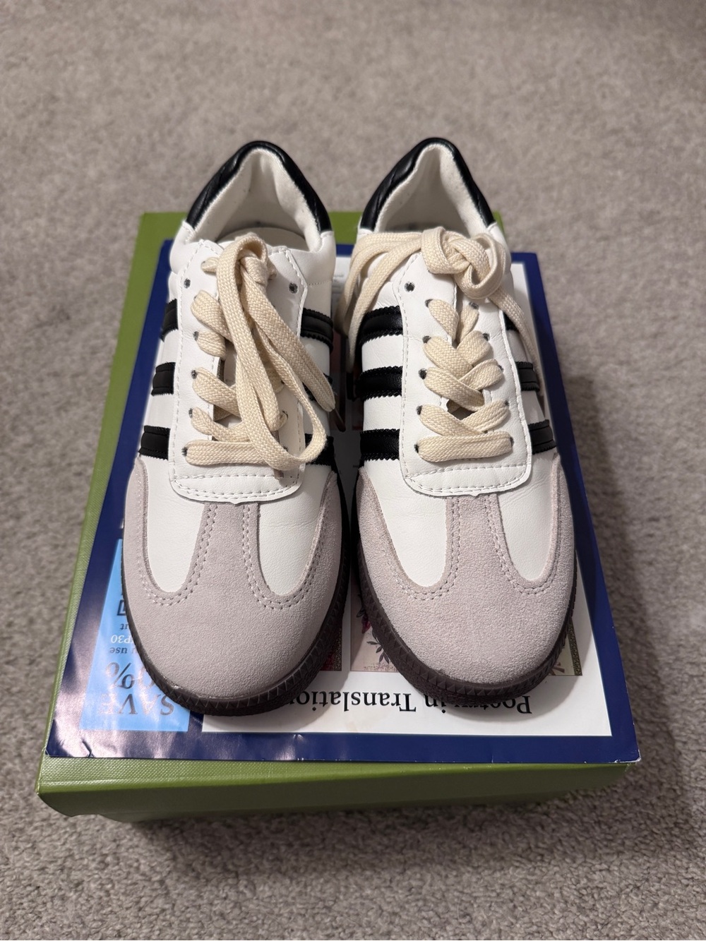 Women’s sneaker in White, Black & Light Gray